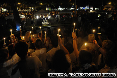 http://cnnespanol.cnn.com/wp-content/uploads/2012/12/death-day-candlelight-vigil-2010.-timothy-a.-clary.-afp.-getty-images.jpg