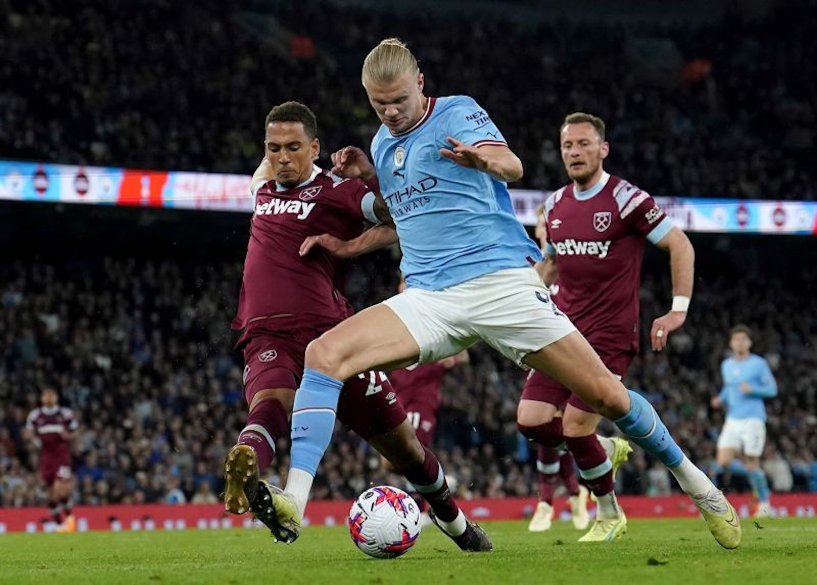 Erling Haaland rompe el récord de la Premier League con su gol número