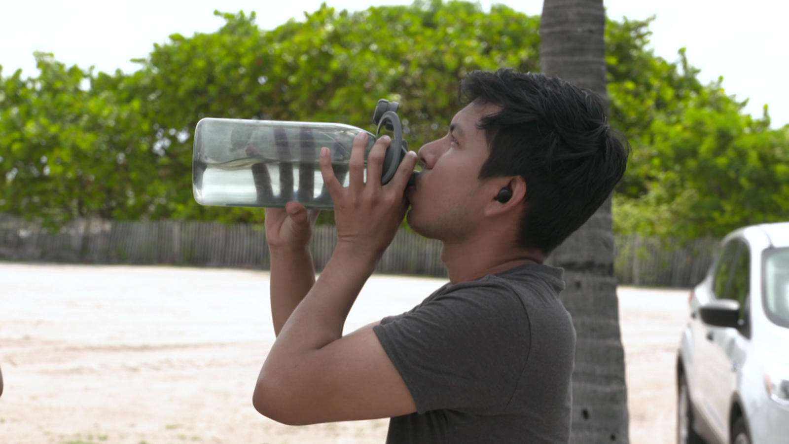 Así afecta la ola de calor a los residentes y turistas en Miami Video