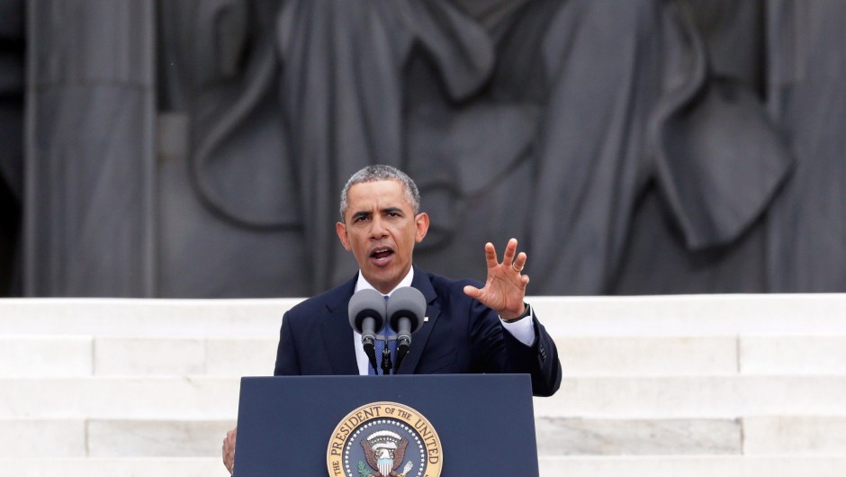 El presidente de EE. UU., Barack Obama, habla durante la ceremonia Let Freedom Ring en los escalones del Lincoln Memorial el 28 de agosto de 2013 en Washingto