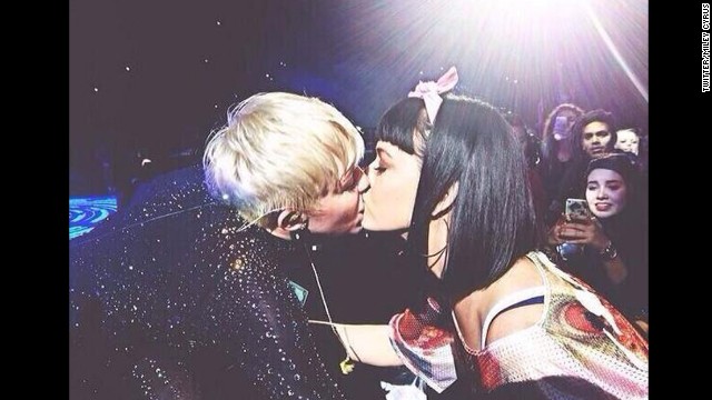 140224093408 Katy Perry Miley Cyrus Kiss 022014 Story Top Cnn