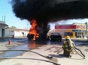 Los ataques alcanzaron al turístico Puerto Vallarta, donde al menos una gasolinera fue incendiada con todo y vehículos de clientes (AFP/Getty Images).