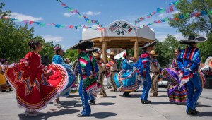 A pesar de que no es la fiesta nacional más importante en México, en Estados Unidos la fiesta mexicana por excelencia es el Cinco de Mayo.