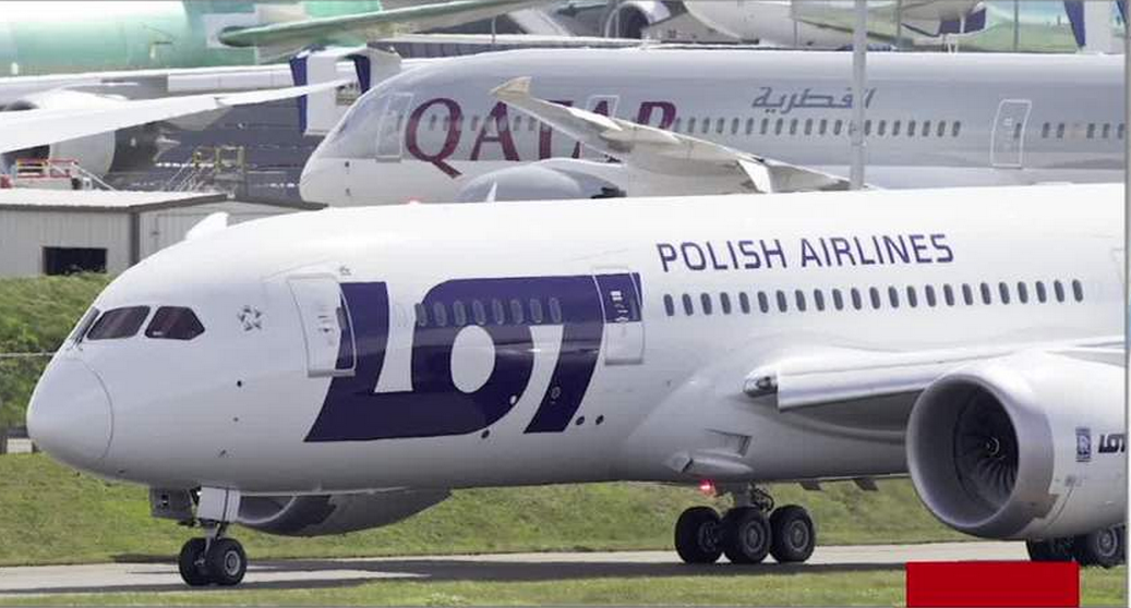Лот авиакомпания. Lot Airlines флот. Самолет ил-18 lot (Polish Airlines). Poland Airlines lot plane. Lot v