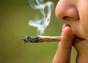 Colorado es uno de los estados más liberales en cuanto al uso de la marihuana, ya que permite ambos tipos de consumo: tanto medicinal como recreativo. (Crédito: Shooterstock)