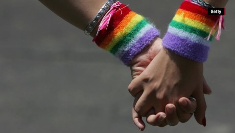 La Iglesia Episcopal permitirá las bodas entre personas del mismo sexo | CNN
