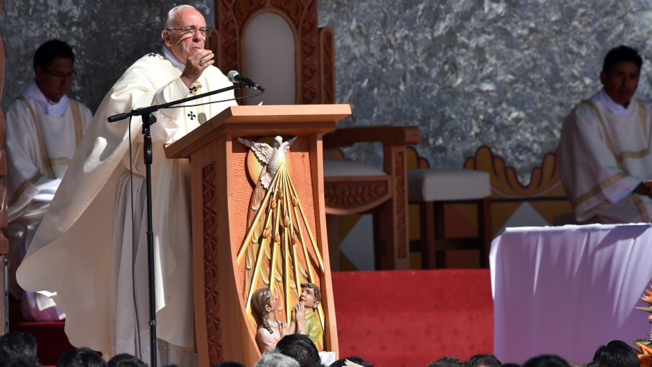 El Papa durante la misa en Santa Cruz (CRIS BOURONCLE/AFP/Getty Images)
