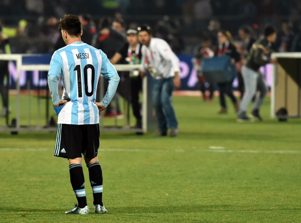 Lio’ Messi luego del partido contra Chile en la final de la Copa América donde Argentina perdió 1-4 contra el equipo local. (Crédito: NELSON ALMEIDA/AFP/Getty Images)
