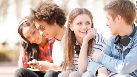 mini felicidad restaurante Estudio: los amigos felices podrían ayudar a los adolescentes a vencer la  depresión | CNN