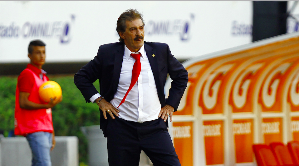 Chivas coach Ricardo Lavolpe gestures during their Mexican Clausura 2014 tournament football match against Monterrey at the Omnilife stadium on April 27, 2014 in Guadalajara city. AFP PHOTO/Hector Guerrero (Photo credit should read HECTOR GUERRERO/AFP/Getty Images)