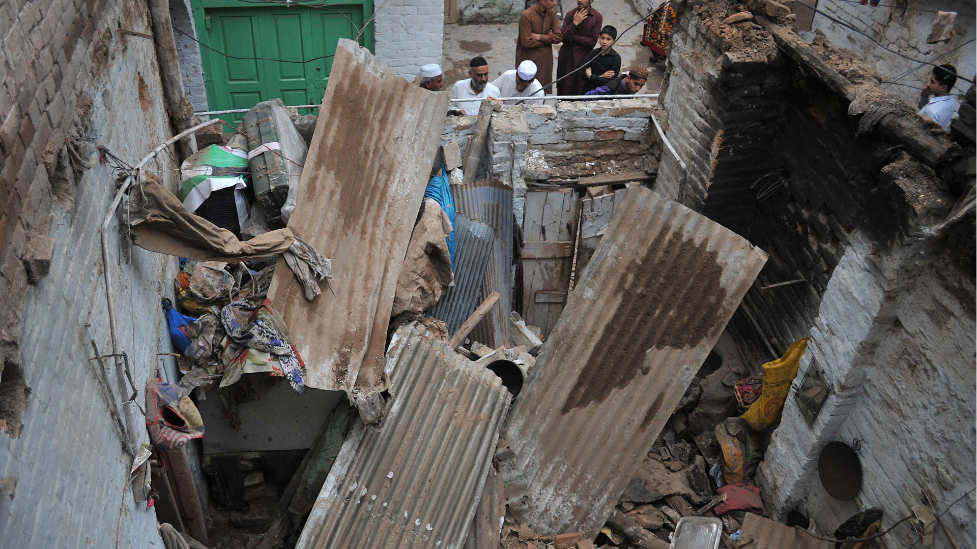 Más De 300 Muertos Tras Terremoto De 75 En La Frontera Entre