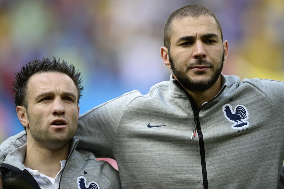 Mathieu Valbuena, aparece junto a Karim Benzema, compañeros en la selección de Francia. (Crédito: AFP Photo / Franck Fife)