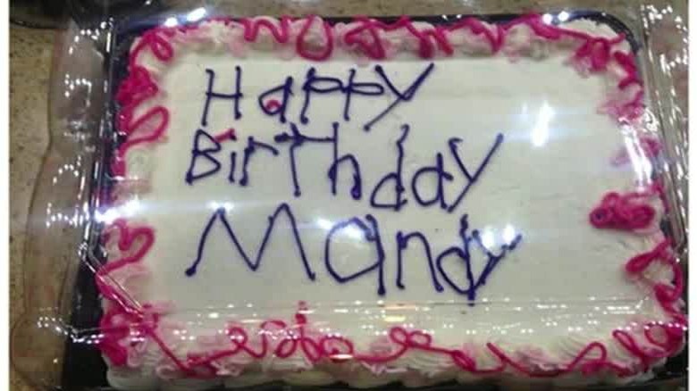 Foto de pastel de cumpleaños con mensaje de una niña autista se vuelve  viral | CNN