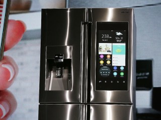 Samsung - La clave de organizar la refrigeradora es… hacerlo en familia 🏠.  Dedícale un día a la organización para que puedas no solo encontrar tus  contenedores de comida más fácilmente, sino