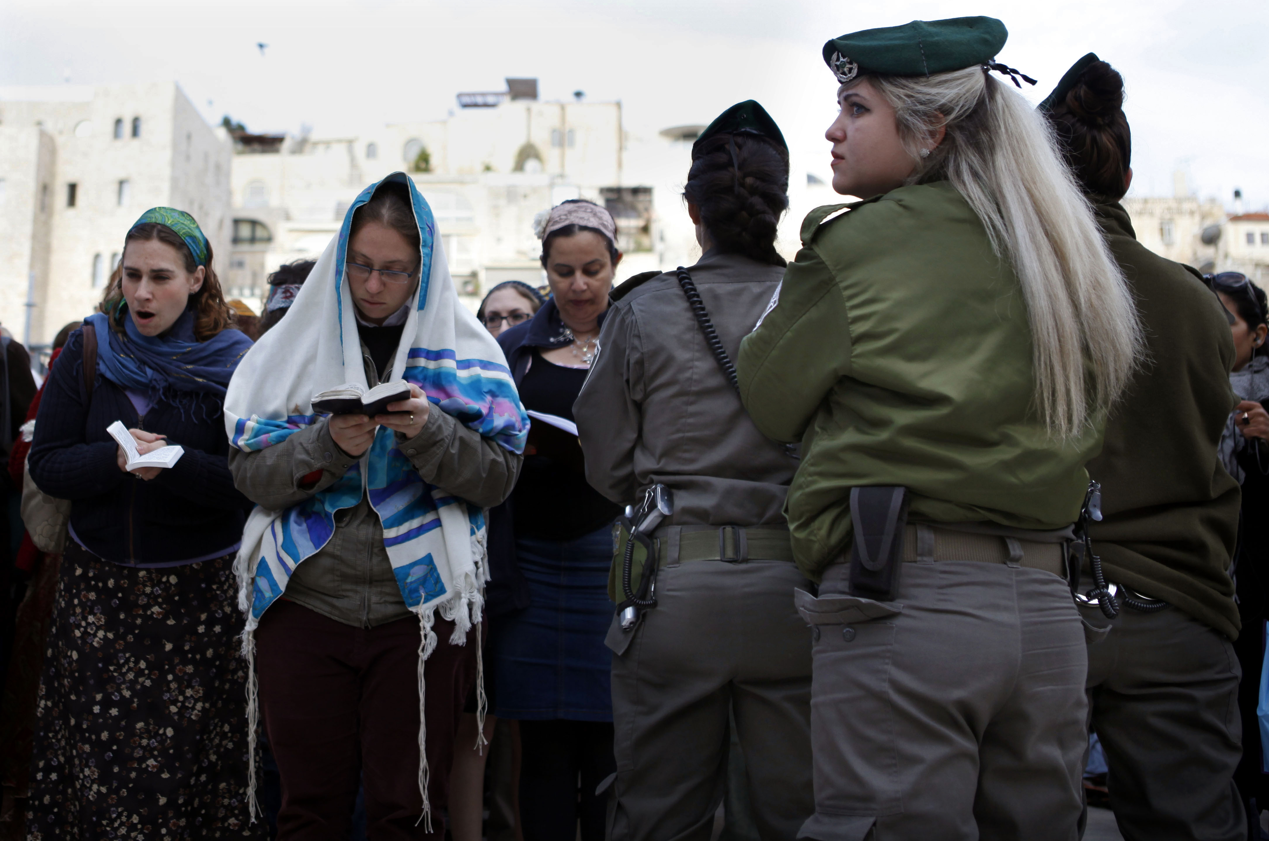 Israel permitirá a judíos no ortodoxos y grupos mixtos rezar en el Muro de  los Lamentos | CNN