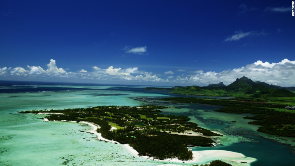 Mauricio ofrece viajes de lujo más que económicos... como por ejemplo el campo de golf Le Touessrok en la Isla au Cerfs.