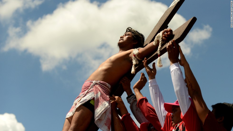 Una tradición de 50 años los filipinos se crucifican en el Viernes