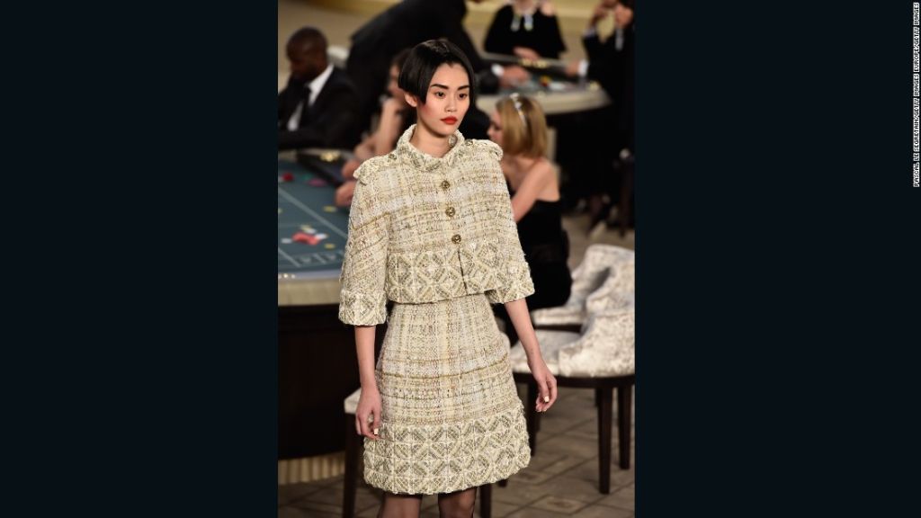 Chanel incluyó un traje impreso en 3D como parte de su colección de alta costura de Otoño-Invierno 2015.
