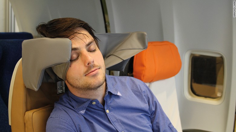 Aerolínea prueba lentes futuristas para conocer mejor a sus pasajeros