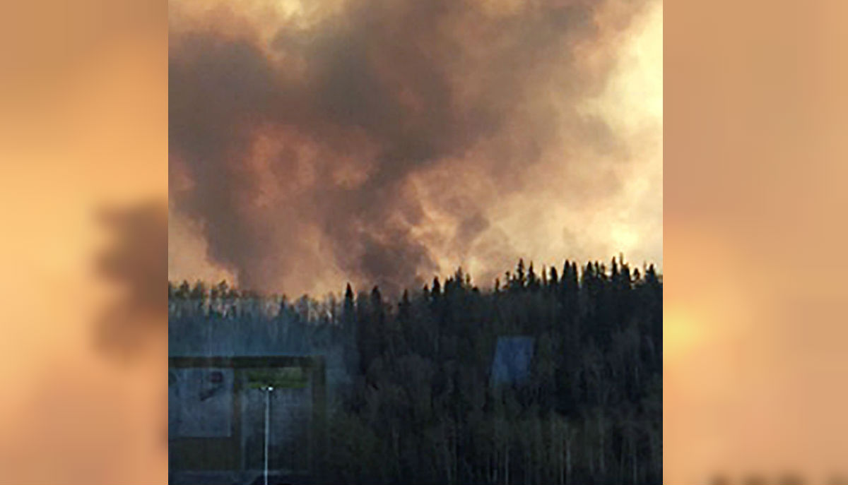 Evacuan a una ciudad completa en Canadá por incendio masivo (galería