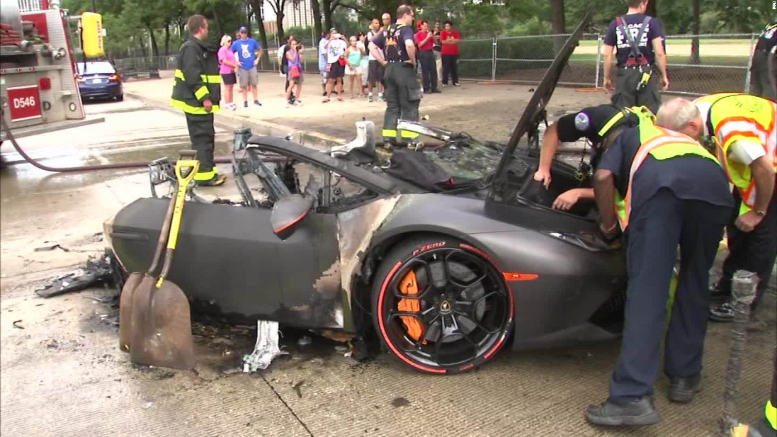 Choque divide en dos partes a un Lamborghini | Video | CNN