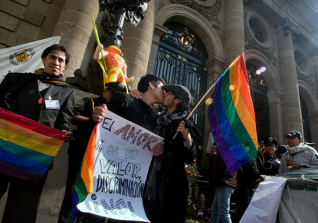 Convocan multitudinaria marcha contra legalización del matrimonio gay en  México | CNN