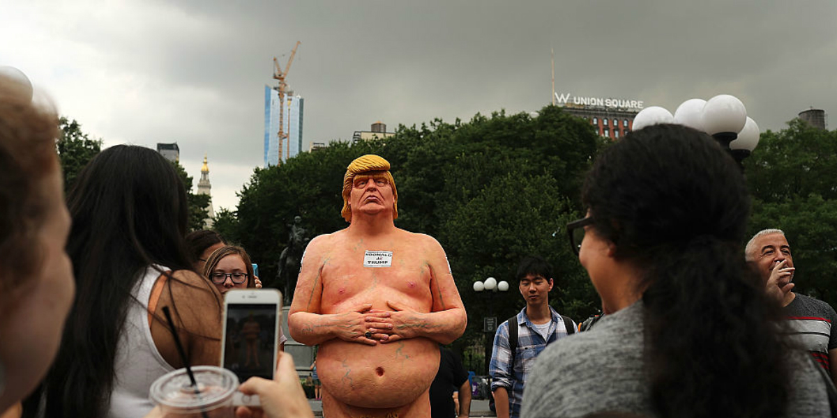 Estatuas de Trump desnudo se toman cinco ciudades en 
