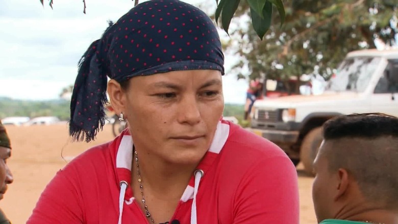 Mireya dice que volver a la sociedad es un reto porque por ser de las FARC tiene enemigos. 