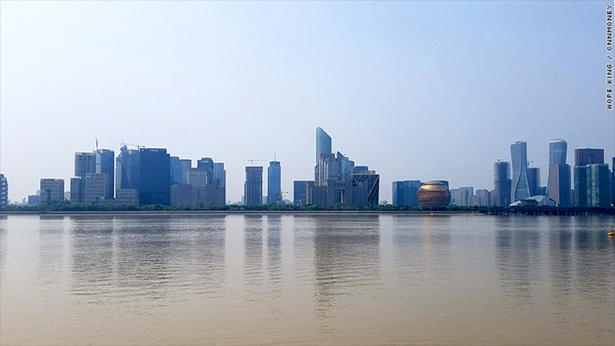 Vista del distrito financiero en el río Qiantang. (Septiembre 2016).