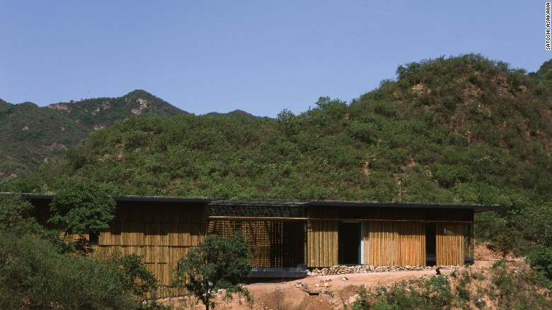 La Gran Pared de (Bambú), en Beijing, China (2002) - Kuma dice que quería que su residencia fuera un "símbolo de intercambio cultural". 