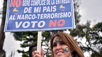 A woman holds a sign reading "I won't be accomplice of the handing of my country to drug-terrorism. I vote No" during a motorcade ahead of Sunday referendum in Bogota, on October 1, 2016. Colombians will vote a referendum Sunday on whether to ratify a historic peace accord to end the 52-year war between the state and the communist FARC rebels. The accord will effectively end what is seen as the last major armed conflict in the Western Hemisphere. The war has killed hundreds of thousands of people and displaced millions. / AFP / GUILLERMO LEGARIA (Photo credit should read GUILLERMO LEGARIA/AFP/Getty Images)