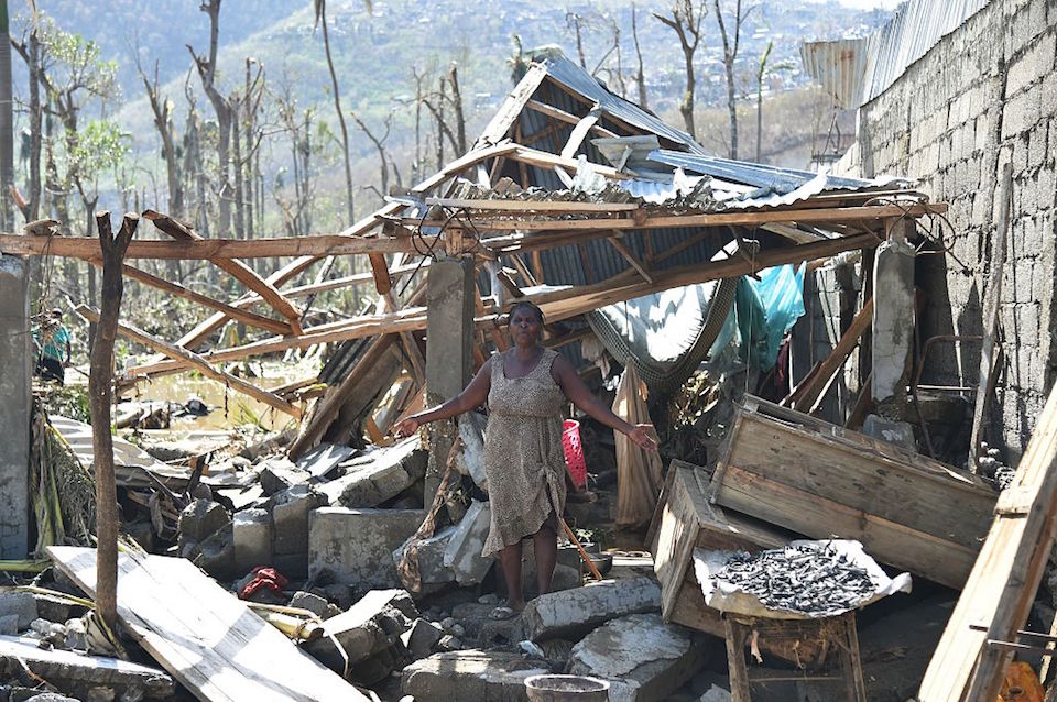 Una mujer que lo perdió todo por el impacto de Matthew en Jeremie, Haití. (Crédito: HECTOR RETAMAL/AFP/Getty Images).