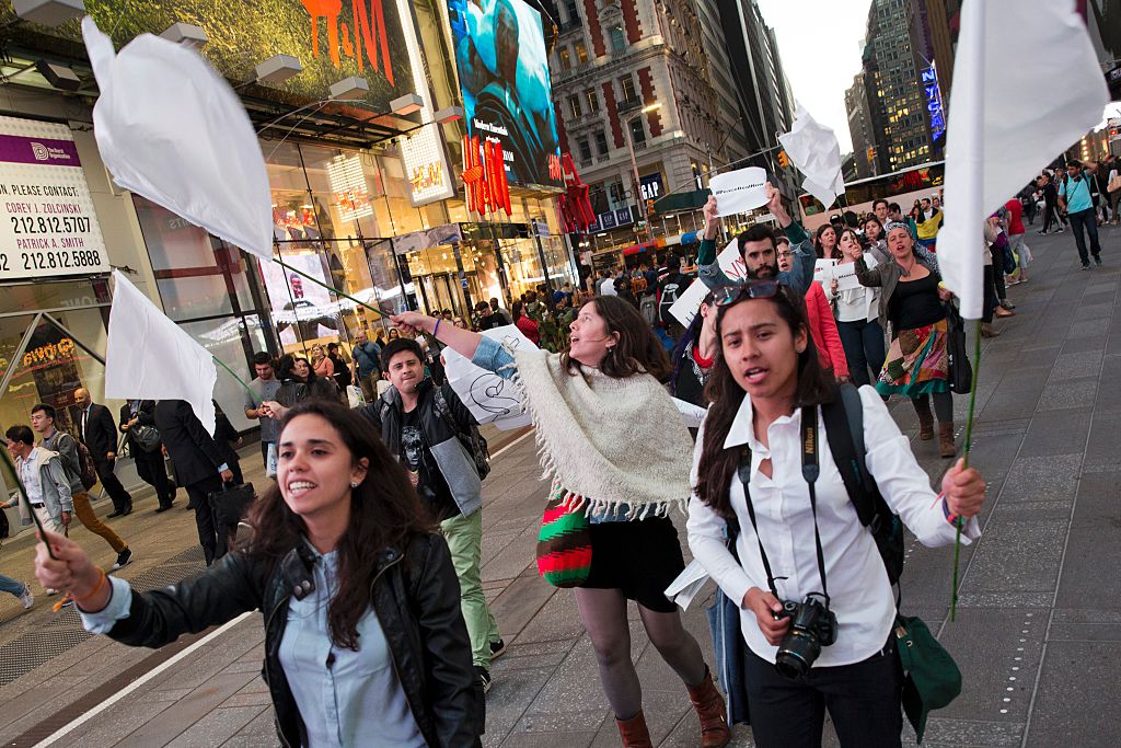 Manifestantes en Nueva York pidieron aprobar un acuerdo de paz (Crédito: DOMINICK REUTER/AFP/Getty Images)