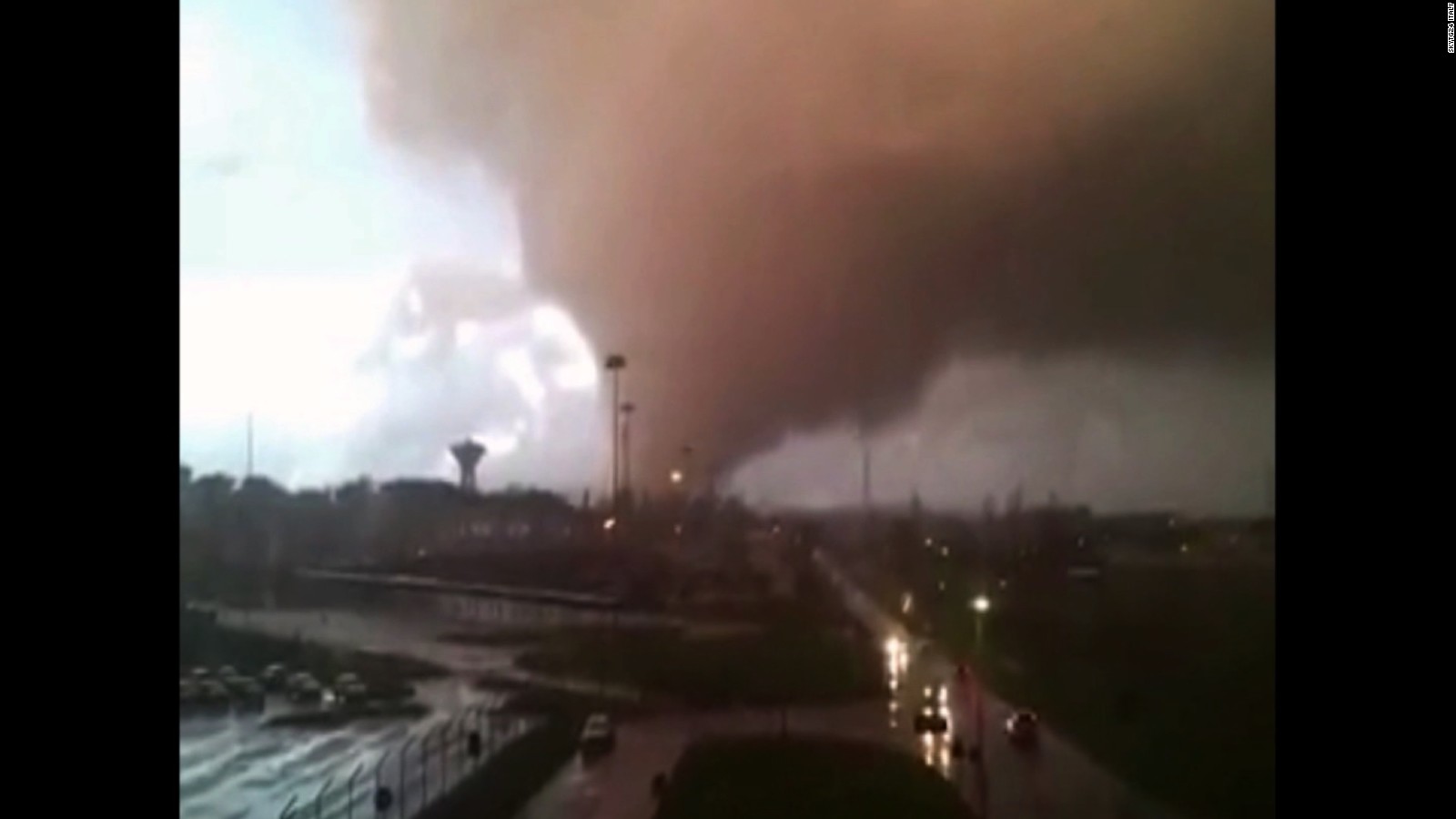 Impactante tornado en los alrededores de Roma Video CNN