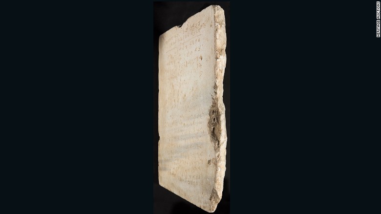 capacidad Cumplimiento a filosofía La inscripción en piedra más antigua conocida de los diez mandamientos será  subastada | CNN