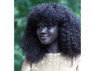 La 'Diosa de la Melanina': la modelo que es una sensación en redes sociales  por su color de piel | CNN
