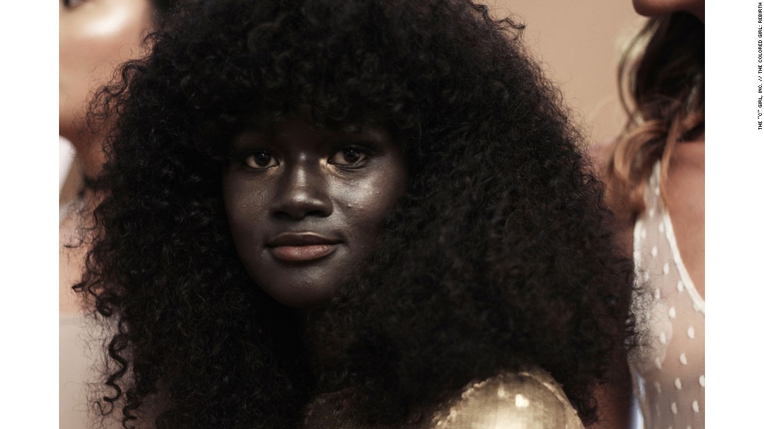 La 'Diosa de la Melanina': la modelo que es una sensación en redes sociales  por su color de piel | CNN