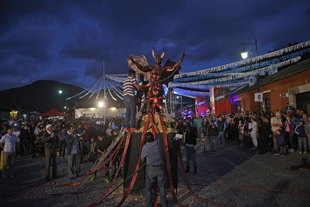 La Espectacular Quema Del Diablo En Guatemala Cnn