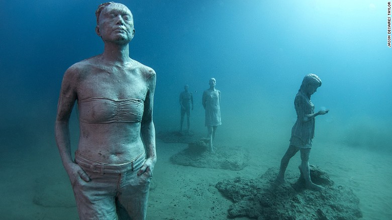 El artista Jason DeCaires Taylor ha hecho instalaciones con esculturas similares para museos submarinos en las Bahamas, México y las Antillas.