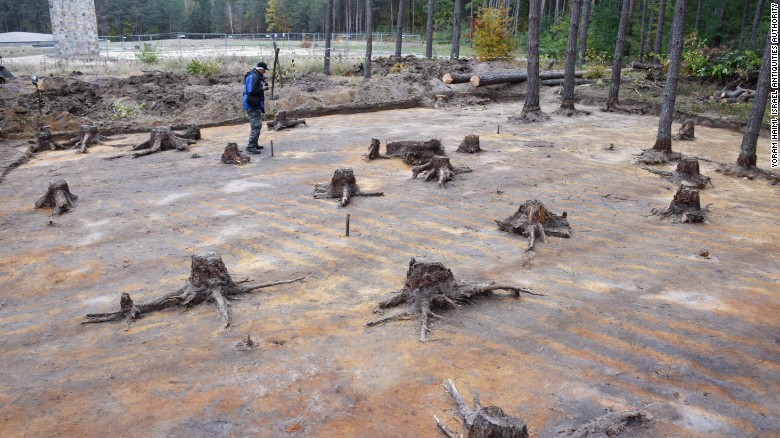 Las excavaciones en Sobibór descubrieron rastros del equipo mecánico que utilizaron los nazis para desmantelar el campamento.