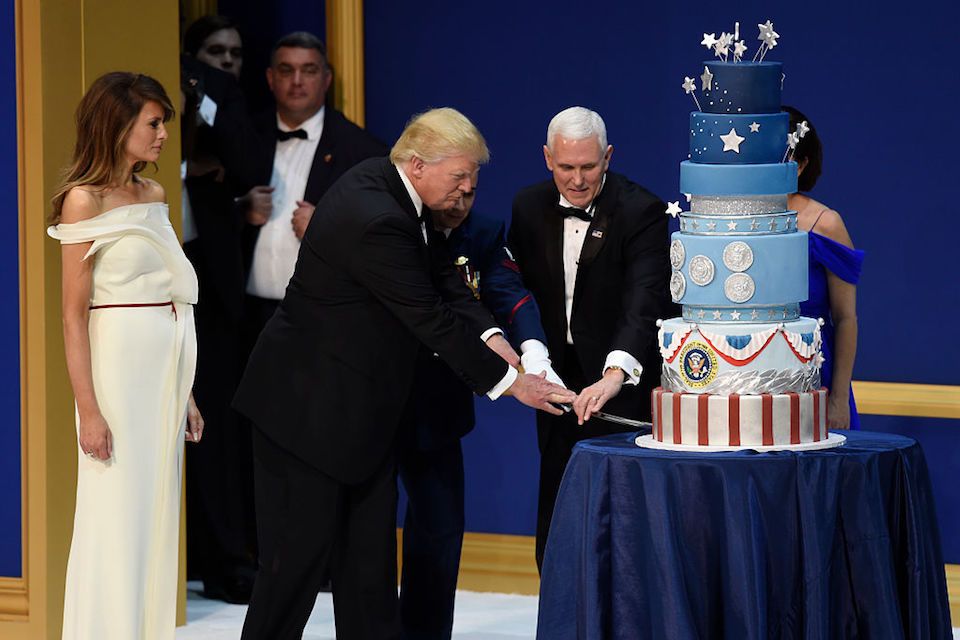 El pastel de la fiesta de Trump casi genera otra polémica | CNN