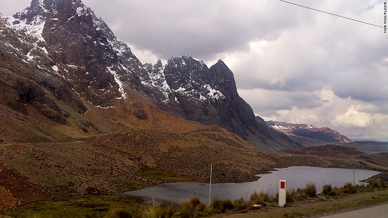 El Paso Ticlio, en Perú, tiene 132 kilómetros y se recorrer en casi tres horas, sin paradas. Es la carretera pavimentada más alta de Suramérica (casi 4.877 metros sobre el nivel del mar) y una gran atracción para los fanáticos de la adrenalina. 