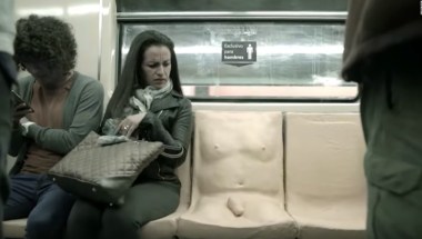 Arrimones en el metro: campaña viral te pone en el lugar de las mujeres |  Video | CNN