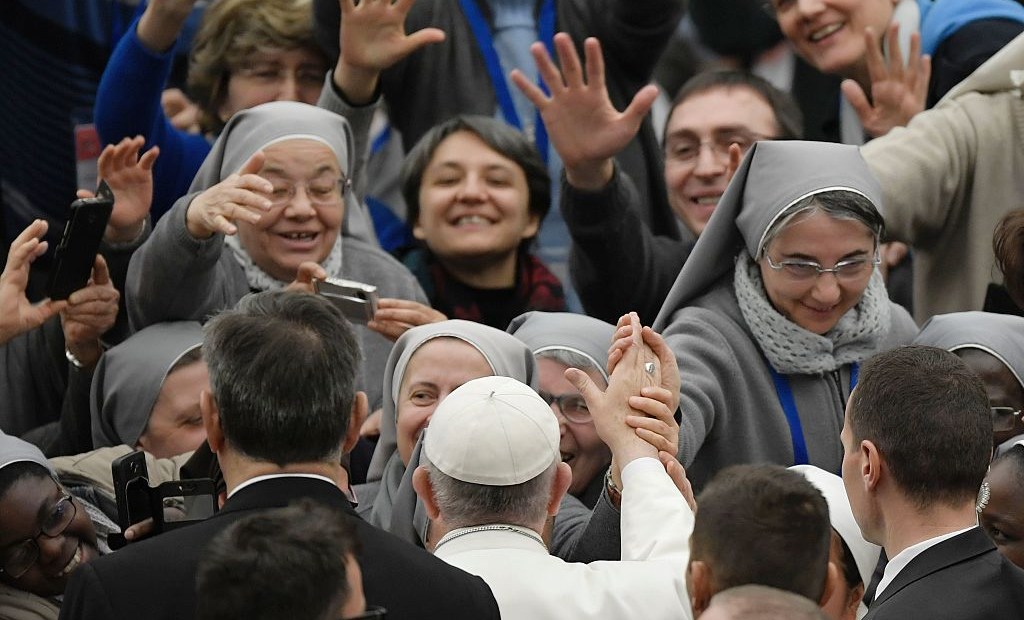 Pope Francis greets nuns during an audience to the participants in the national Office for Pastoral Care for Vocations of the Italian Episcopal Conference at the Paul VI audience Hall on January 5, 2017 in Vatican. / AFP / Tiziana FABI (Photo credit should read TIZIANA FABI/AFP/Getty Images)