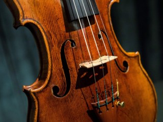 Madurar Escabullirse tela Los violines Stradivarius de hace siglos que aún rompen récords en  subastas: ¿un asunto de mística musical? | CNN