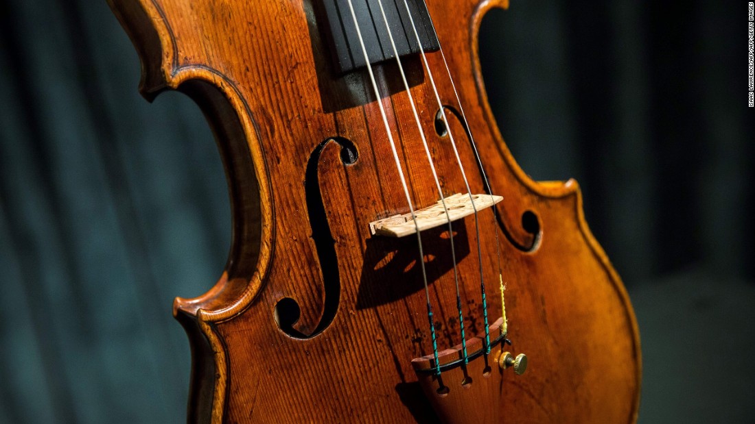 Los violines Stradivarius de hace siglos que aún rompen récords en subastas: ¿un asunto de mística musical? |
