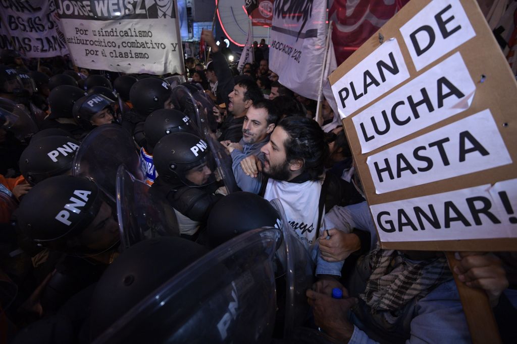 FOTOS Paro nacional en Argentina enfrentamientos y bloqueos en