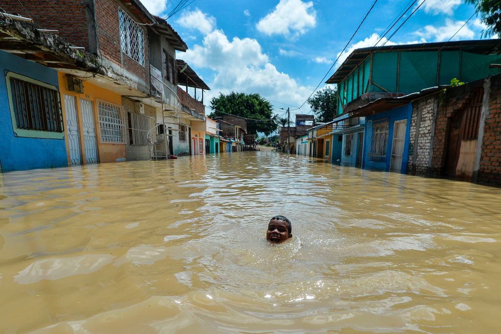 Lluvias en Colombia ponen en alerta roja a gran parte del país y dejan