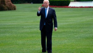 US President Donald Trump gives a thumbs up as he departs the White House in Washington, DC, May 19, 2017. / AFP PHOTO / JIM WATSON (Photo credit should read JIM WATSON/AFP/Getty Images)