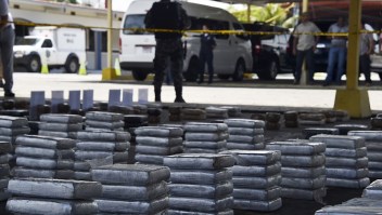 Packages of cocaine are displayed during a press conference by the National Border Service (SENAN) and National Police in Panama City, on May 30, 2016 tho show the more than 500 kg of cocaine seized during an operation in Panama. / AFP / RODRIGO ARANGUA (Photo credit should read RODRIGO ARANGUA/AFP/Getty Images)